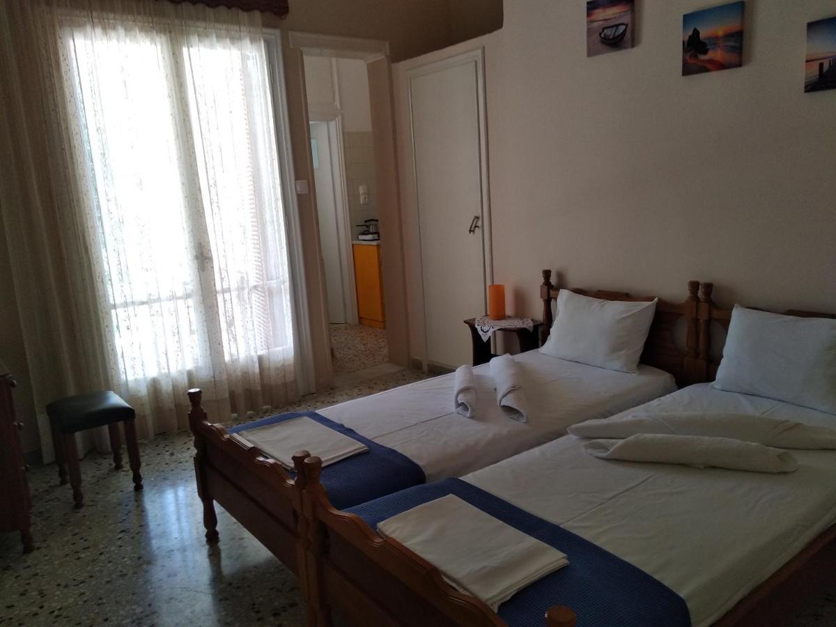 Finikas Rooms Agia Marina  Eksteriør billede