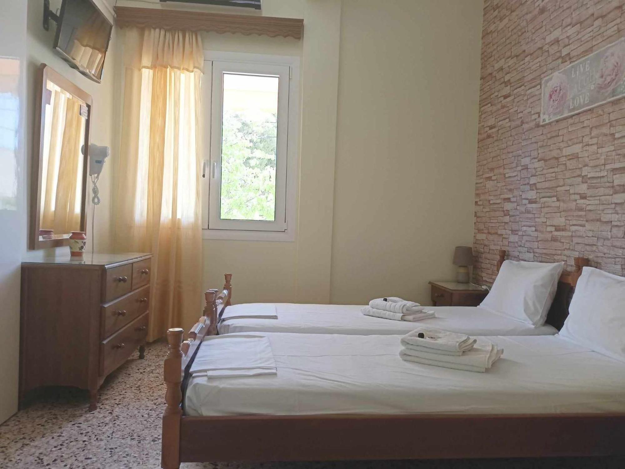 Finikas Rooms Agia Marina  Eksteriør billede