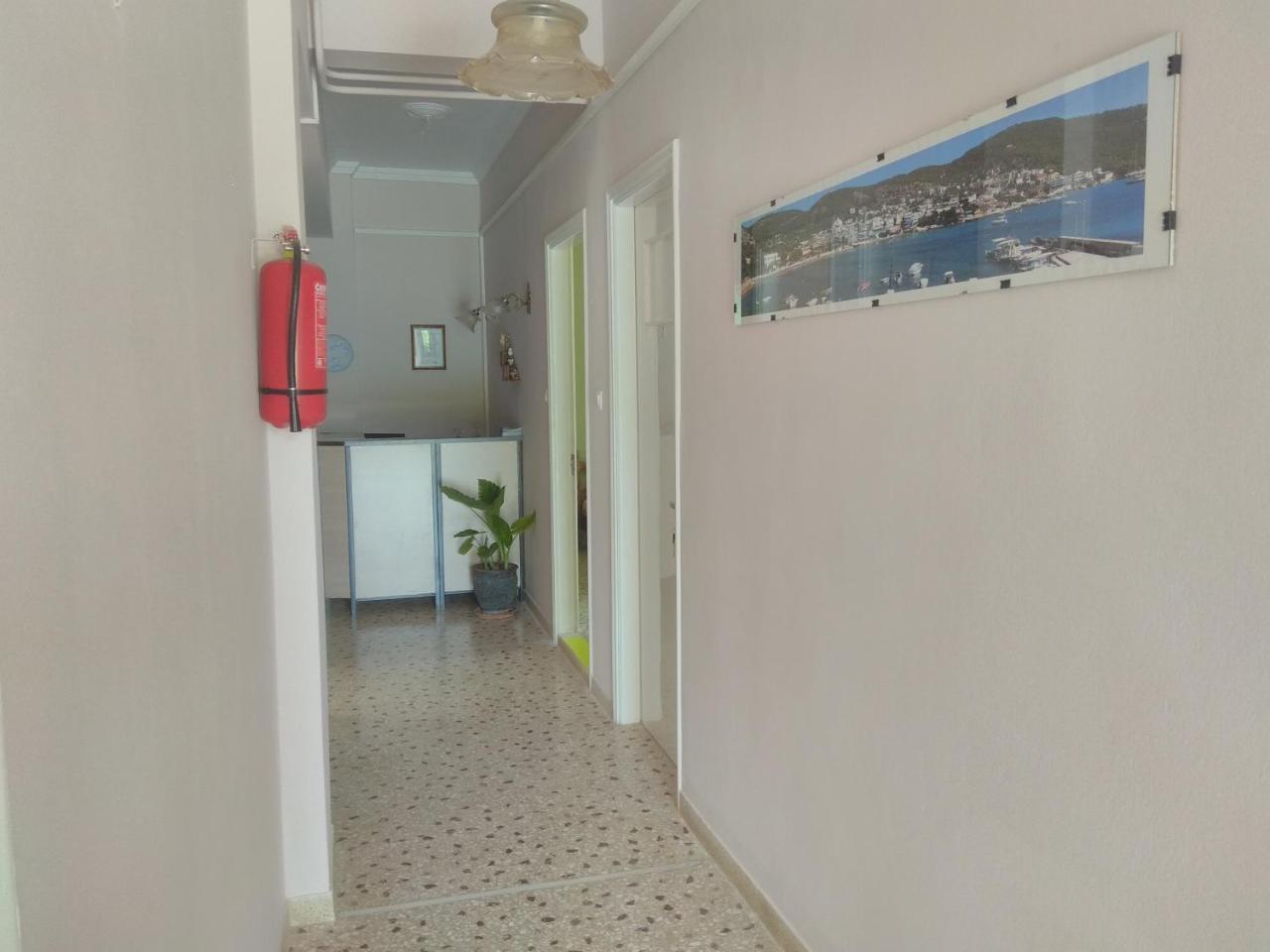 Finikas Rooms Agia Marina  Eksteriør billede