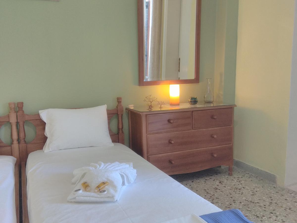 Finikas Rooms Agia Marina  Eksteriør billede