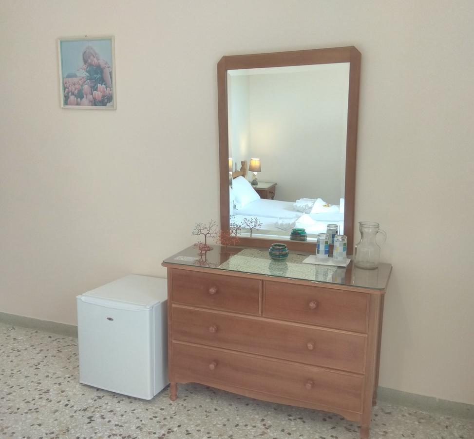 Finikas Rooms Agia Marina  Eksteriør billede