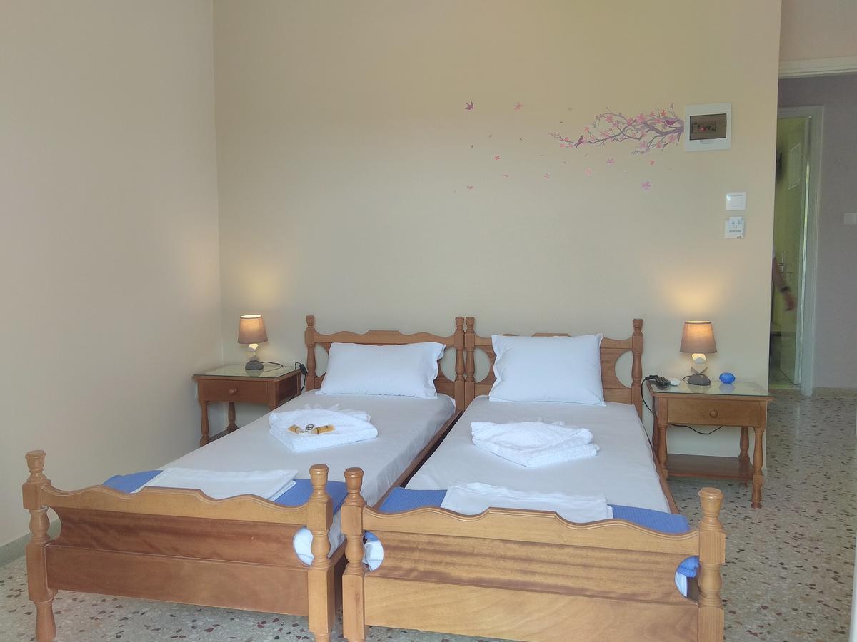 Finikas Rooms Agia Marina  Eksteriør billede
