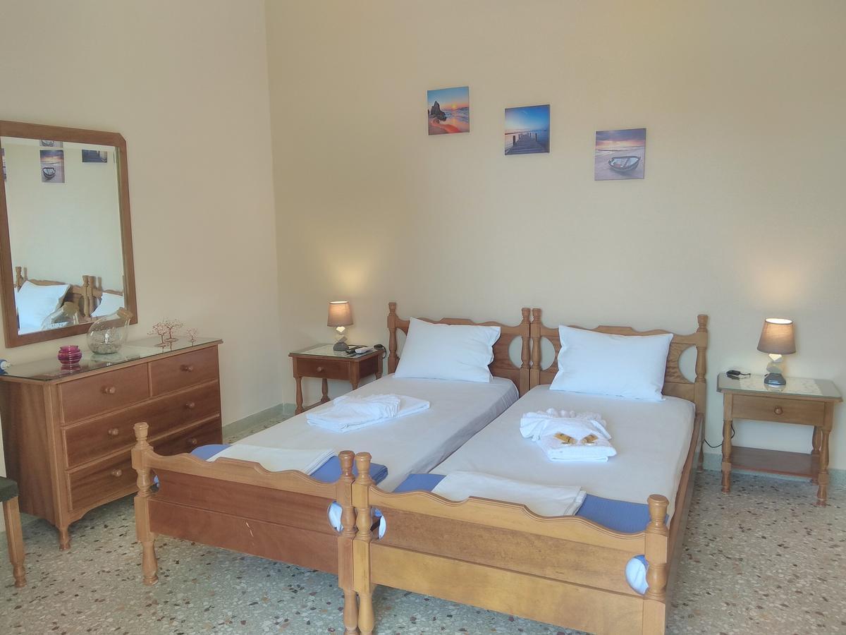 Finikas Rooms Agia Marina  Eksteriør billede